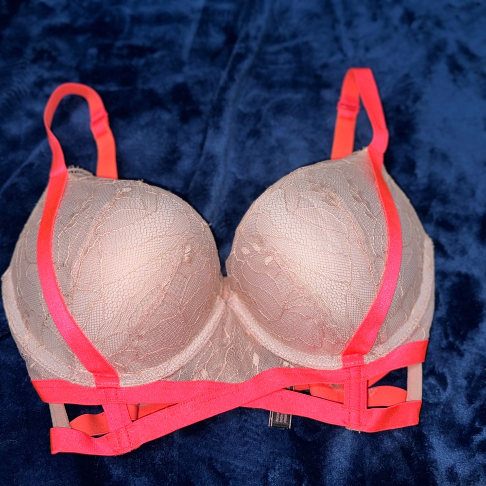 Like new Victoria’s Secret pink laced push up bra